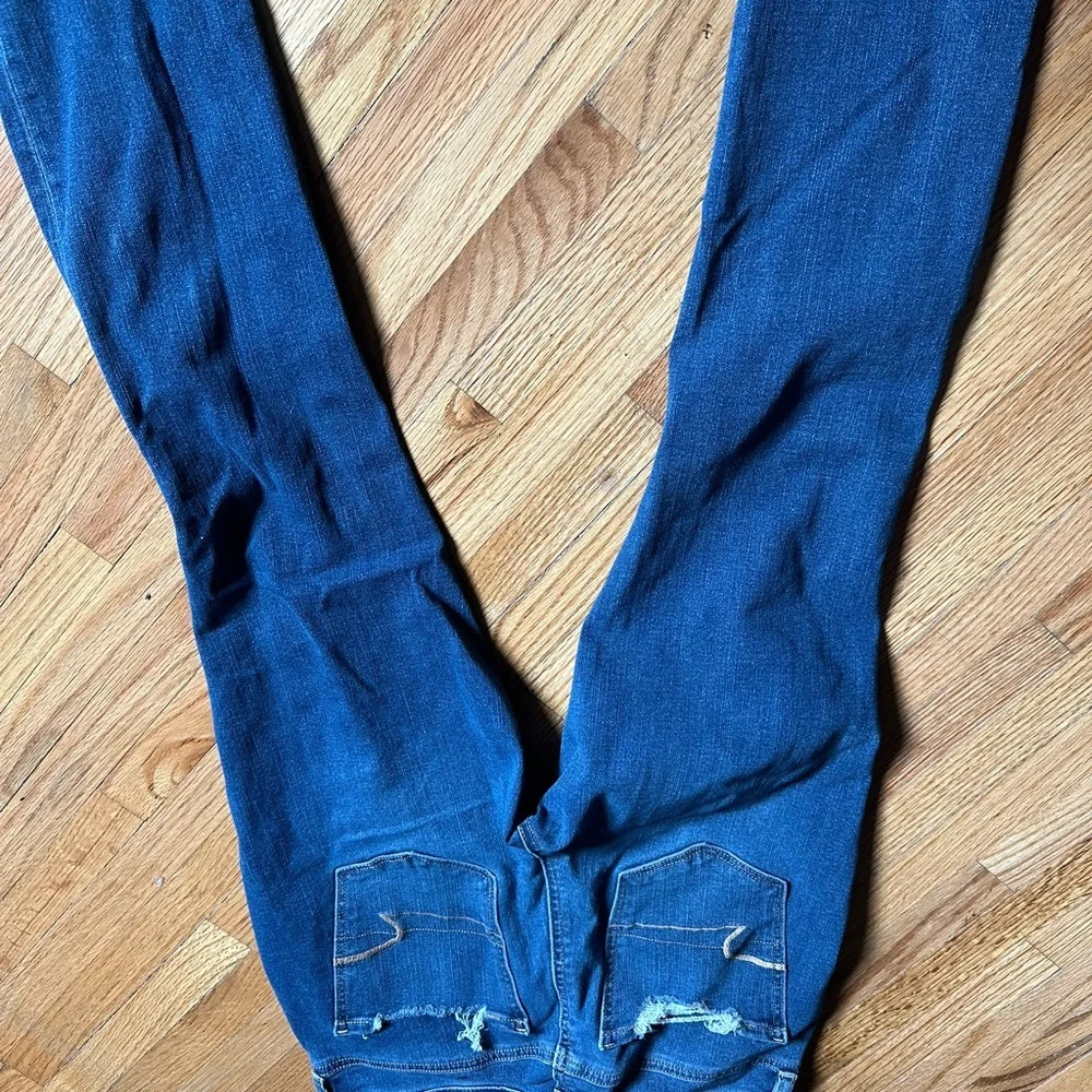 American Eagle Outfitters Dark Blue Distressed Skinny Jeans - Picture 2 of 3
